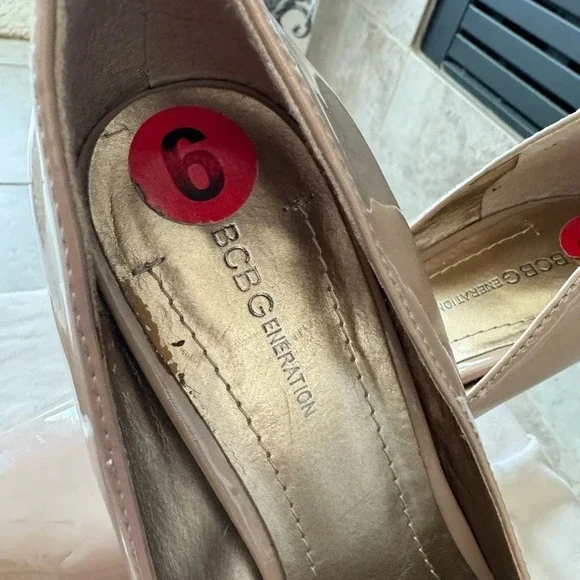 BCBGeneration Heels Beige Nude Patent Platform Pointy Toe - Size 6 - Picture 2 of 8